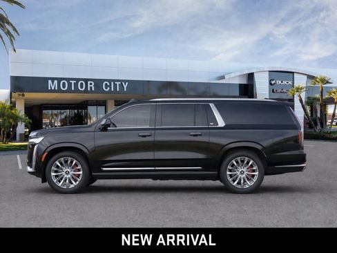 Certified 2023 Cadillac Escalade ESV Premium Luxury w/ Performance Package AWD/4WD image 6