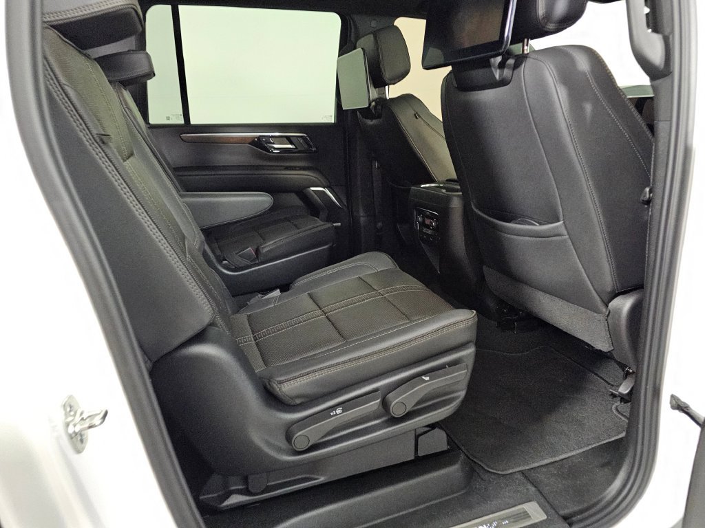 Used 2025 Chevrolet Suburban High Country AWD/4WD image 14