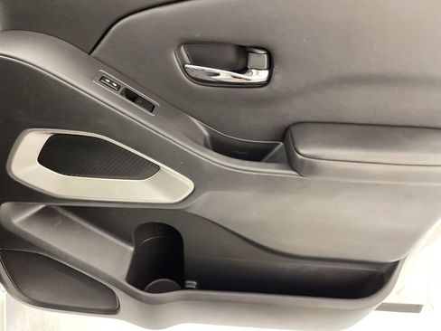 Used 2024 Nissan Frontier SV w/ SV Convenience Package image 40