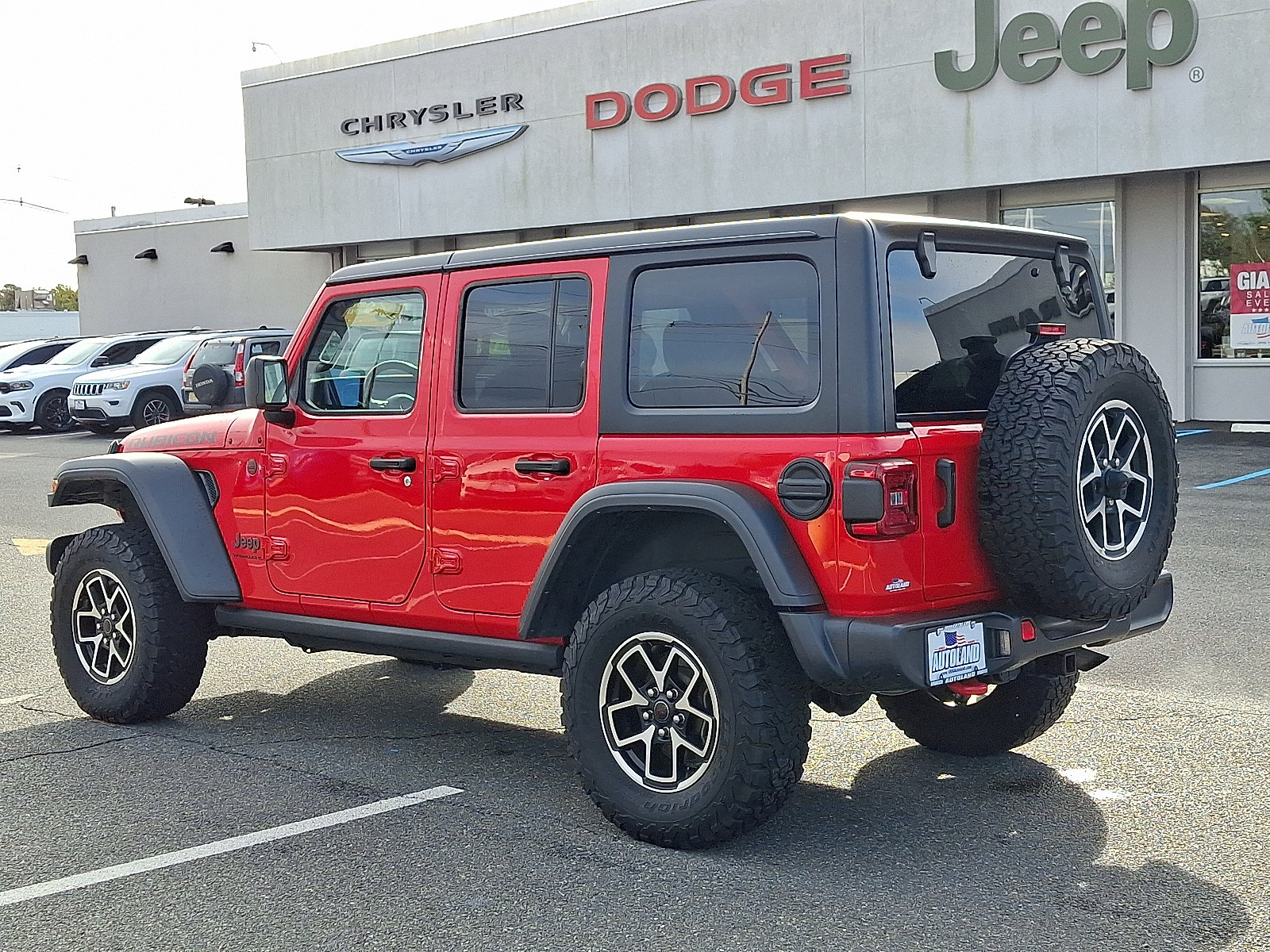 Used 2025 Jeep Wrangler Unlimited Rubicon AWD/4WD image 5