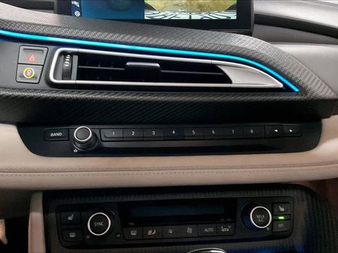 Used 2019 BMW i8 image 32