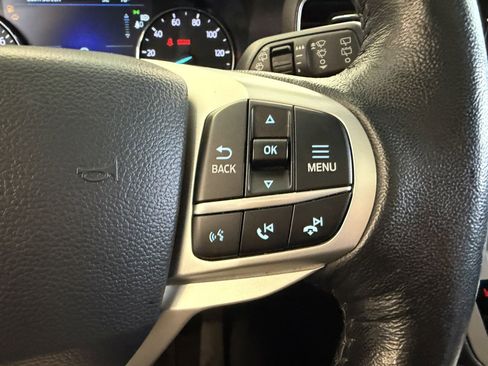 Used 2022 Ford Explorer XLT w/ Equipment Group 202A image 10