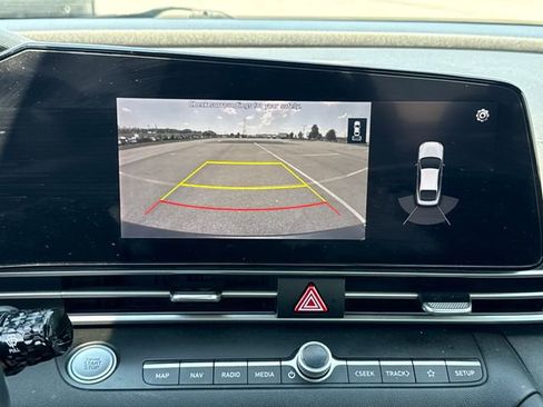 Used 2021 Hyundai Elantra Limited FWD image 29