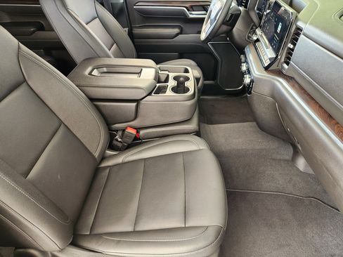 Certified 2025 GMC Sierra 1500 SLT RWD image 14