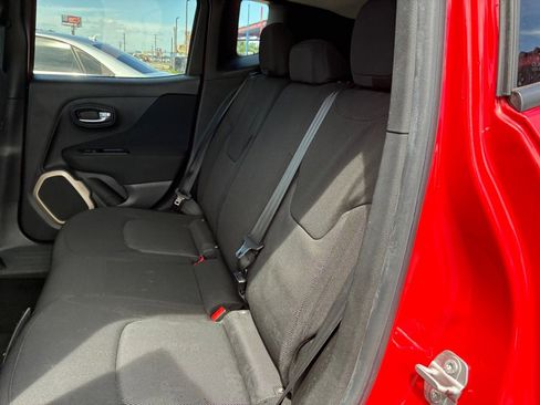 Used 2015 Jeep Renegade Latitude FWD image 31