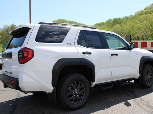 New 2026 Toyota 4Runner SR5 AWD/4WD image 7