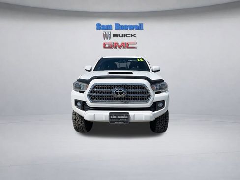 Used 2016 Toyota Tacoma TRD Sport w/ Premium & Technology Package image 3