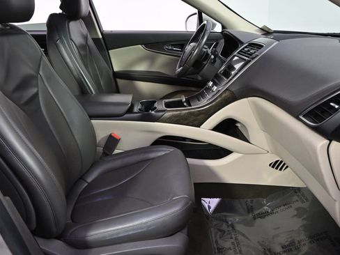 Used 2019 Lincoln Nautilus Select image 16