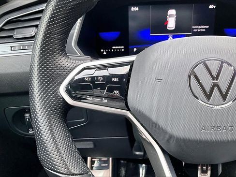 Certified 2023 Volkswagen Tiguan SE R-Line image 24