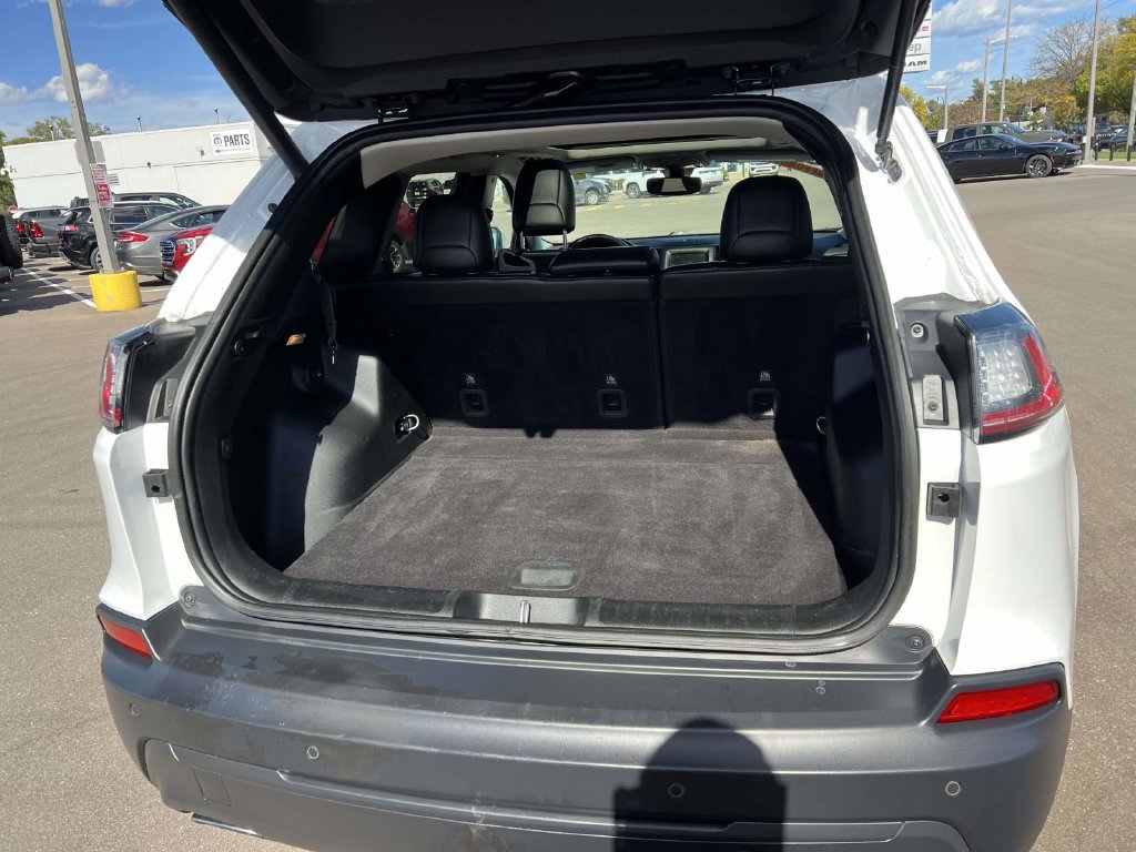 Used 2019 Jeep Cherokee Latitude Plus w/ Comfort/Convenience Group AWD/4WD image 13