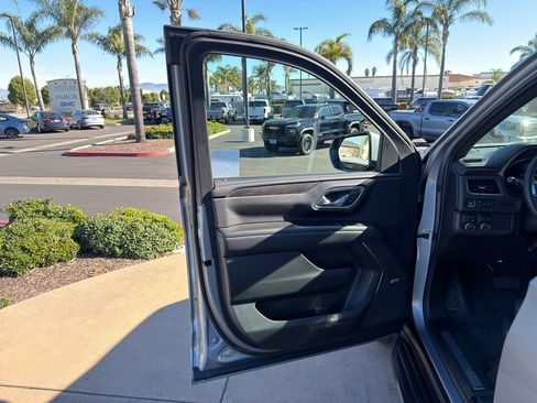 Used 2024 Chevrolet Suburban LT image 13