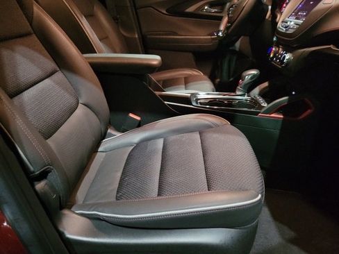 Used 2023 Chevrolet TrailBlazer RS image 34