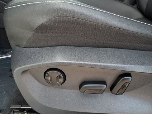 Certified 2022 Volkswagen Tiguan SE R-Line image 22