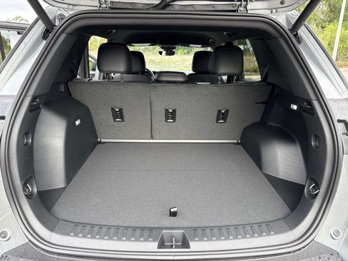New 2026 Chevrolet Equinox RS w/ Convenience Package III FWD image 32