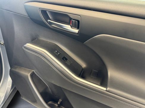 Used 2022 Toyota Highlander XLE image 15