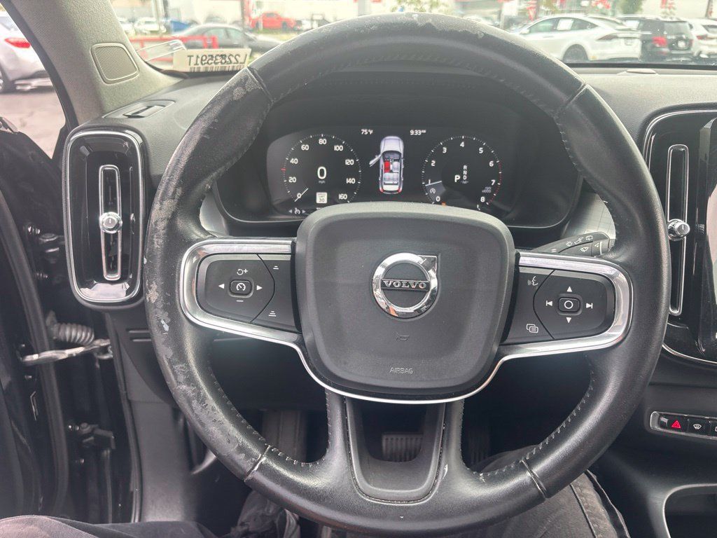 Used 2020 Volvo XC40 T5 Momentum AWD/4WD image 17