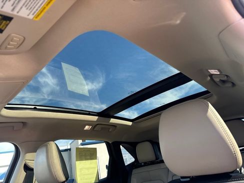 Used 2020 Ford Escape Titanium AWD/4WD image 10