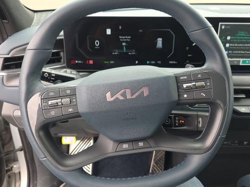 Certified 2024 Kia EV9 GT-Line AWD/4WD image 12