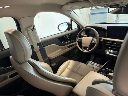 Used 2023 Lincoln Corsair AWD image 27