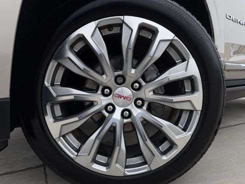 Used 2022 GMC Yukon Denali AWD/4WD image 9