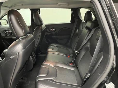 Used 2021 Jeep Cherokee Latitude Plus FWD image 39