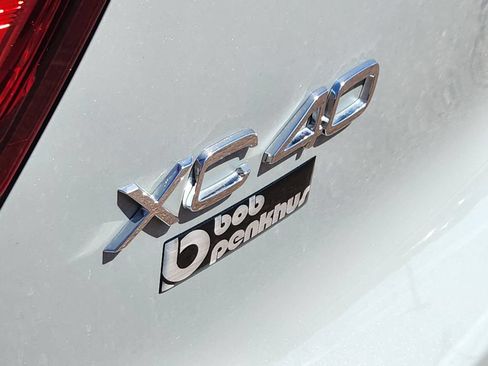 Used 2025 Volvo XC40 B5 Plus AWD/4WD image 31