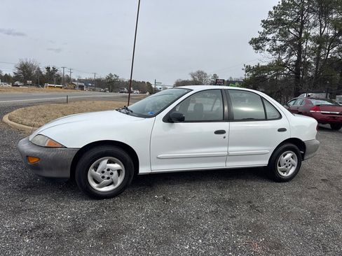Used 1998 Chevrolet Cavalier Sedan image 3