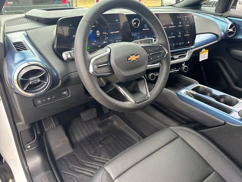 New 2026 Chevrolet Equinox EV LT image 16