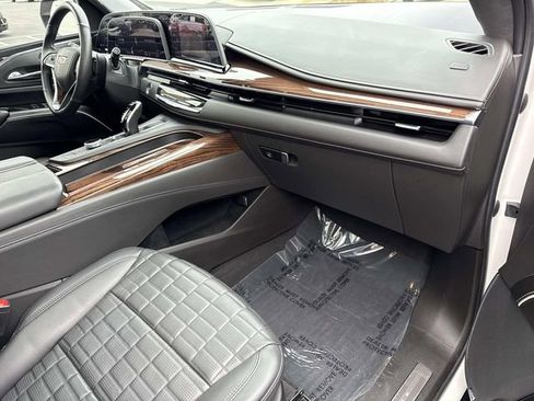 Used 2021 Cadillac Escalade ESV Premium Luxury Platinum image 15