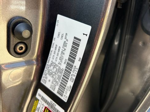 Used 2025 Toyota Tundra SR5 w/ SR5 Premium Package AWD/4WD image 10