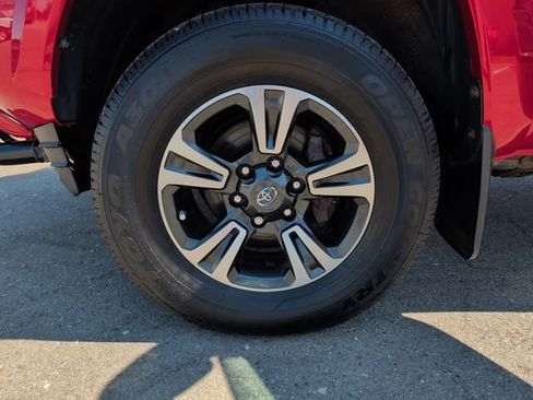 Used 2019 Toyota Tacoma TRD Sport w/ Technology Package AWD/4WD image 35