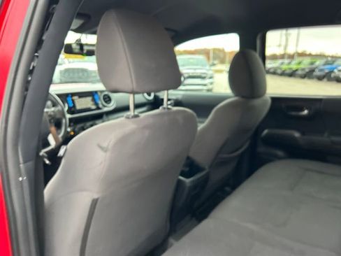 Used 2017 Toyota Tacoma TRD Off-Road image 31