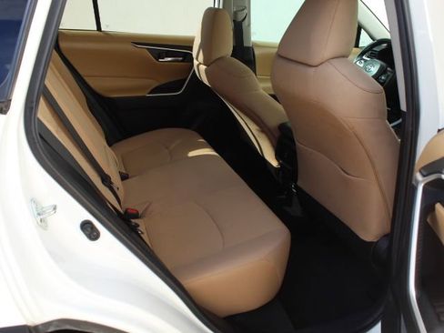 Used 2021 Toyota RAV4 XLE image 15