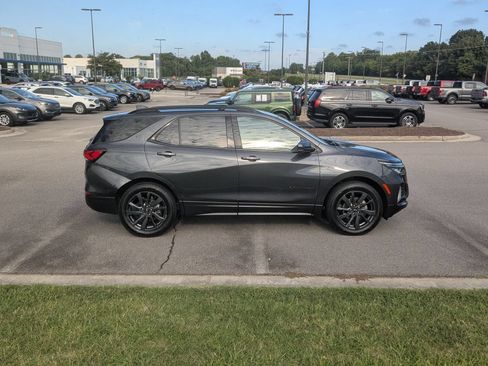 Used 2023 Chevrolet Equinox RS AWD/4WD image 2