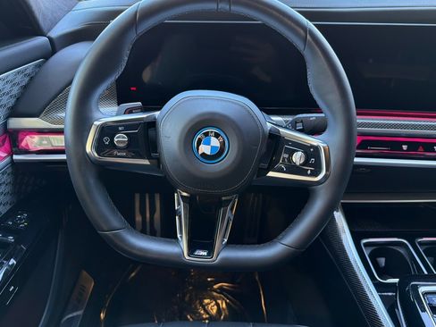 Used 2023 BMW i7 xDrive60 w/ Executive Package 2 AWD/4WD image 18