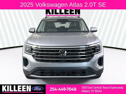 Used 2025 Volkswagen Atlas SE FWD image 2