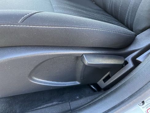 Used 2018 Ford Focus SE w/ Cold Weather Package image 16