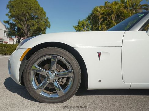 Used 2007 Pontiac Solstice Convertible w/ Premium Package image 2