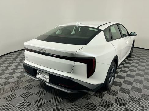 New 2025 Kia K4 LXS image 3