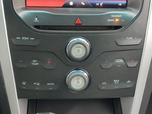 Used 2015 Ford Explorer XLT w/ Equipment Group 202B image 25