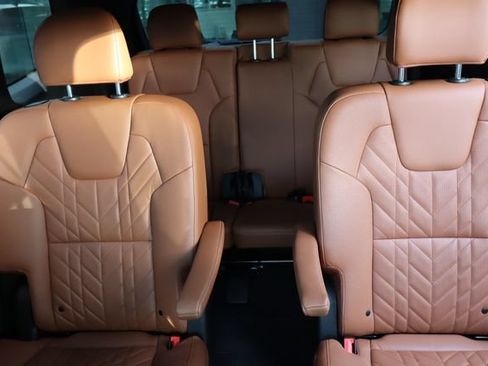 Used 2025 Kia Telluride AWD image 19