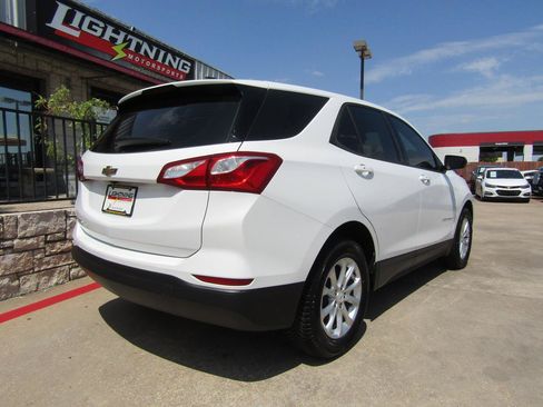 Used 2019 Chevrolet Equinox LS FWD image 4