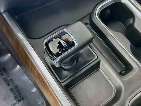 Used 2025 Chevrolet Silverado 1500 High Country w/ High Country Premium Package AWD/4WD image 18