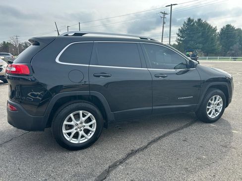 Used 2017 Jeep Cherokee Latitude w/ Cold Weather Group image 4