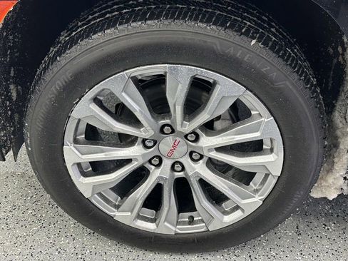 Used 2024 GMC Yukon Denali w/ Advanced Technology Package image 8