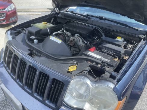 Used 2010 Jeep Grand Cherokee Laredo AWD/4WD image 27