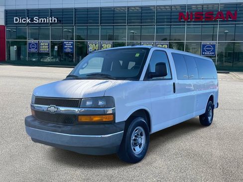 Used 2017 Chevrolet Express 3500 LT w/ LT Preferred Equipment Group image 3