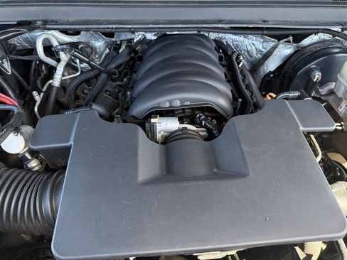 Used 2015 Cadillac Escalade Luxury image 30