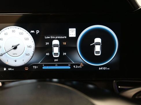 Used 2023 Hyundai Elantra Limited image 14