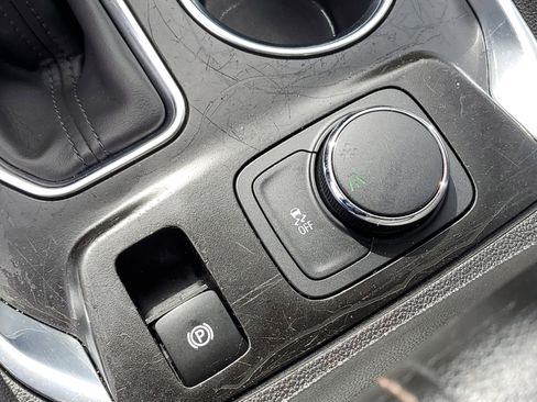 Used 2018 Chevrolet Traverse LT image 24